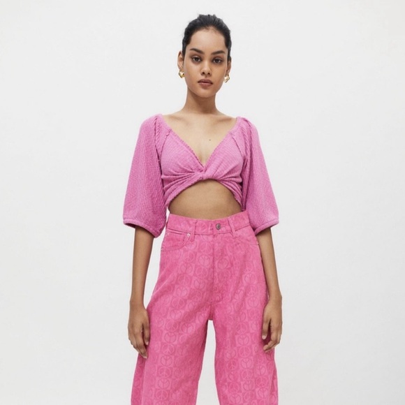 URBAN OUTFITTERS BUBBLE GUM PINK CROP TOP - Picture 2 of 6